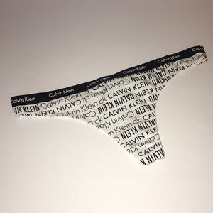 ❤️ NWOT Cavin Klein thong panties size medium